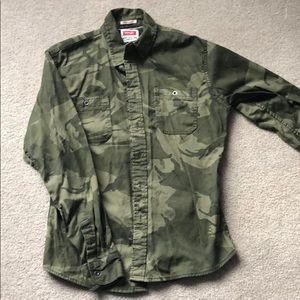 Wrangler men’s camo button up